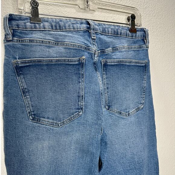 Zara Medium Light Wash Whiskered Raw Hem Mini Flare Leg Midrise Crop Jean 10 - Picture 8 of 12